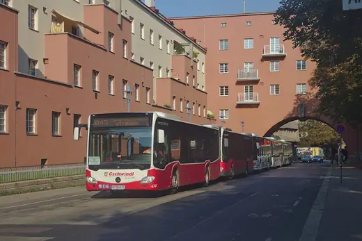 Photo 3: Exterior · 2018-07-31 AT Wien 19 Döbling, 12.-Februar-Platz, Karl-Marx-Hof, Gschwindl 6707