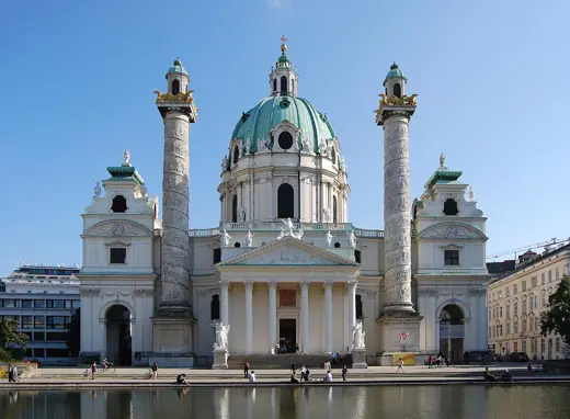 Photo 4: Exterior