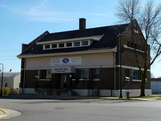 Photo 1: Exterior