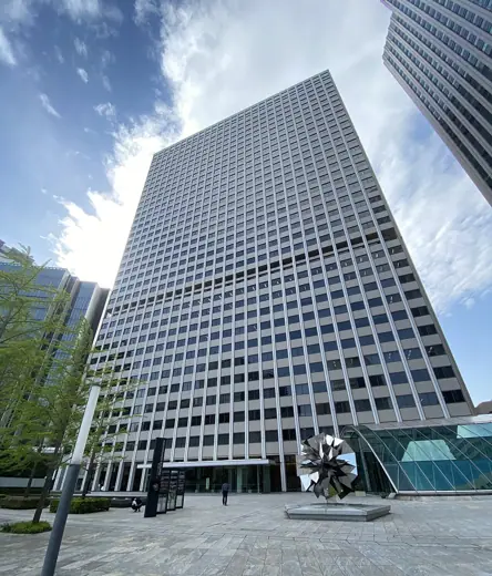 Photo 4: Exterior