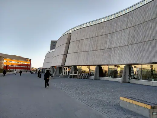 Photo 4: Exterior · Greenland