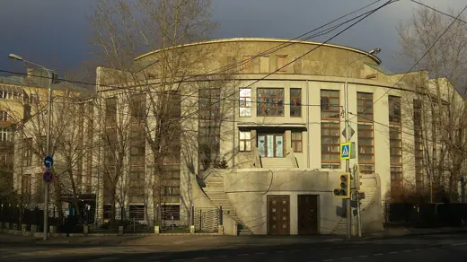 Photo 4: Exterior