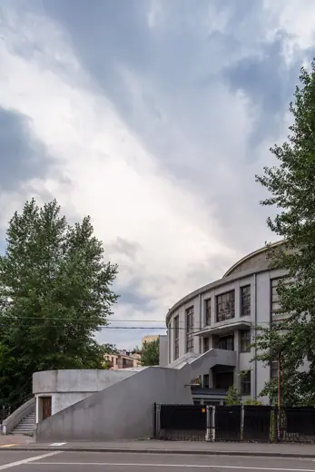 Photo 5: Exterior