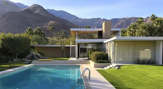 Photo 2: Exterior