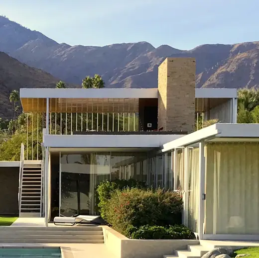 Photo 3: Exterior