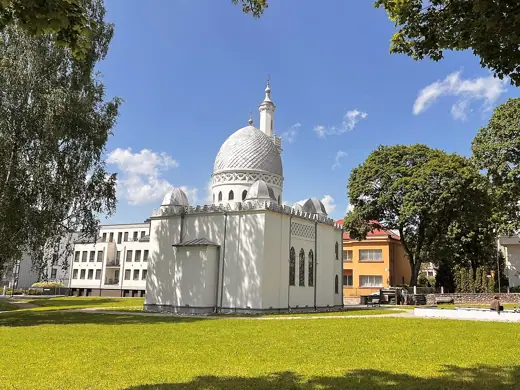 Photo 2: Exterior · The southeast facade of the 1930 mosque in the Lithuanian city of Kaunas