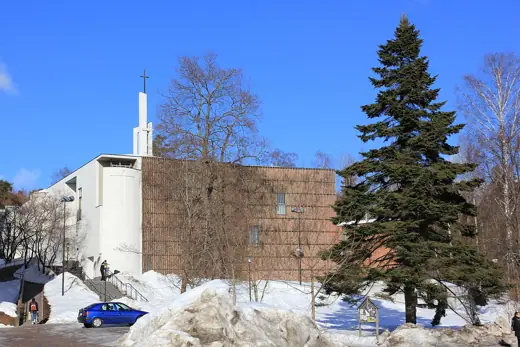 Photo 1: Exterior