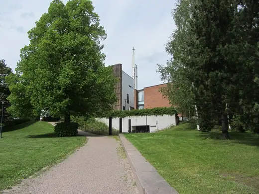 Photo 2: Exterior