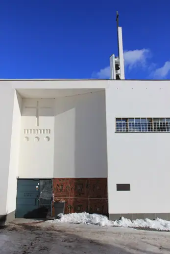 Photo 3: Exterior