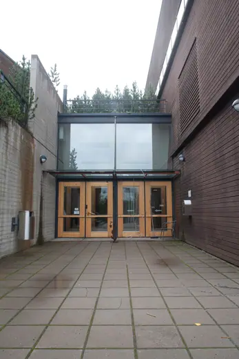 Photo 2: Exterior