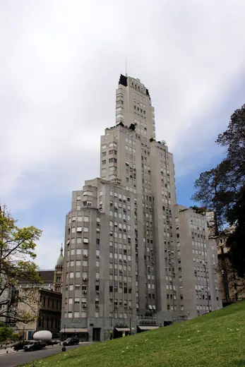 Photo 4: Exterior · Bs