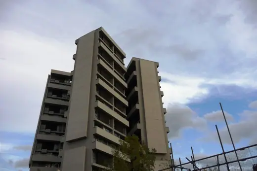 Photo 2: Exterior