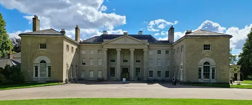 Photo 2: Exterior