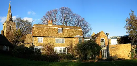 Photo 3: Exterior