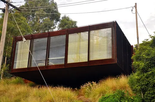 Photo 1: Exterior
