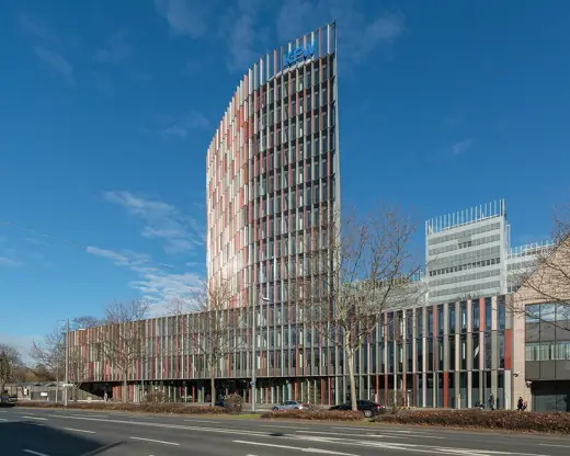 Photo 1: Exterior