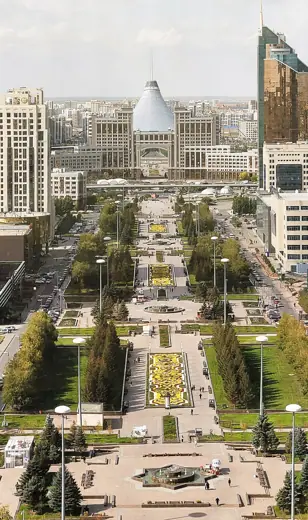 Photo 6: Context · Nurjol Boulevard seen from the Baiterek Tower, Astana, Kazahkstan