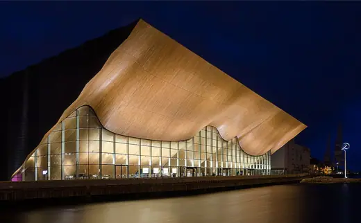 Photo 3: Exterior · Kilden teater og konserthus i Kristiansand fotografert i den blå timen