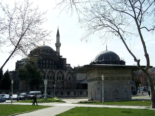 Photo 1: Exterior