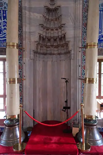 Photo 4: Interior