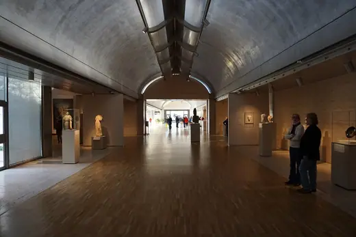 Photo 5: Interior · The interior of the Kimbell Art Museum in Fort Worth , Texas ( United States )