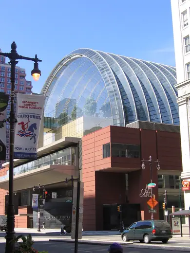 Photo 2: Exterior