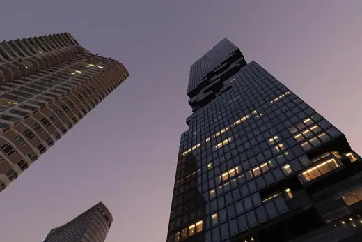 Photo 4: Exterior · Tour MahaNakhon, 314 m de haut, 2ème plus haut gratte-ciel de Bangkok et de Thaïlande en 2024