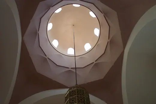 Photo 2: Interior