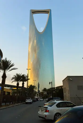 Photo 3: Exterior · Kingdom Centre, Feb2009