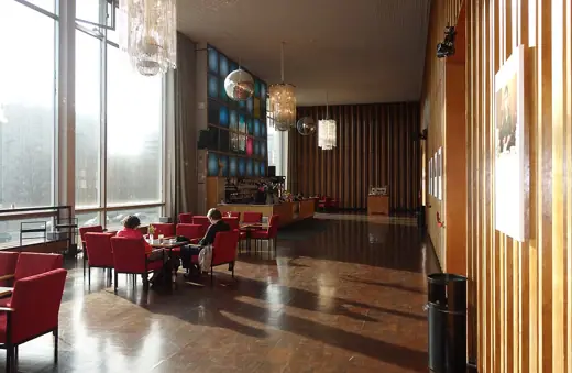 Photo 2: Exterior · Barbereich im Kino International, Berlin, Karl-Marx-Allee