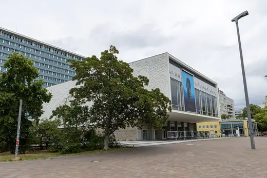 Photo 4: Exterior · Kino International Karl-Marx-Allee Berlin