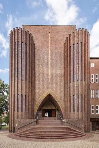 Photo 1: Exterior