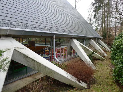 Photo 2: Exterior