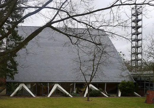Photo 3: Exterior