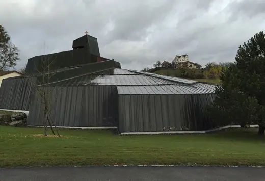 Photo 2: Exterior