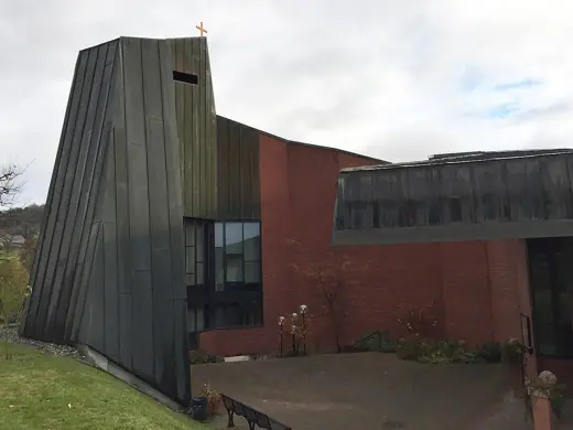 Photo 3: Exterior