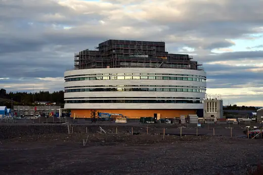 Photo 2: Exterior