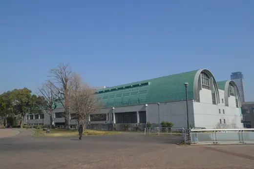 Photo 2: Exterior