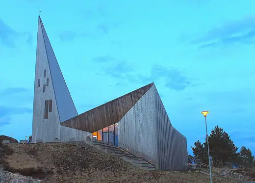 Photo 3: Exterior