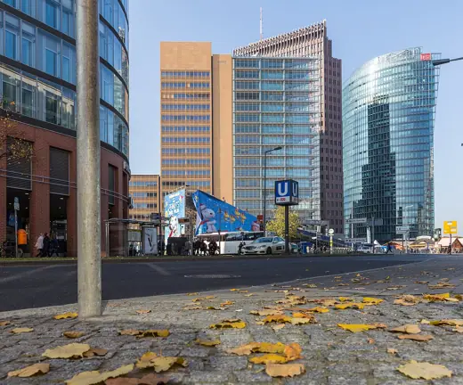 Photo 6: Interior · Potsdamer Platz mit Atrium-Tower, Kollhoff-Tower, BahnTower usw