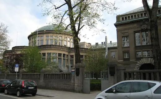 Photo 1: Exterior