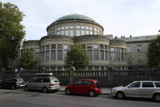 Photo 2: Exterior