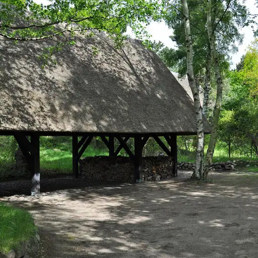 Photo 2: Exterior