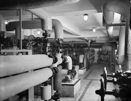 Photo 4: Interior
