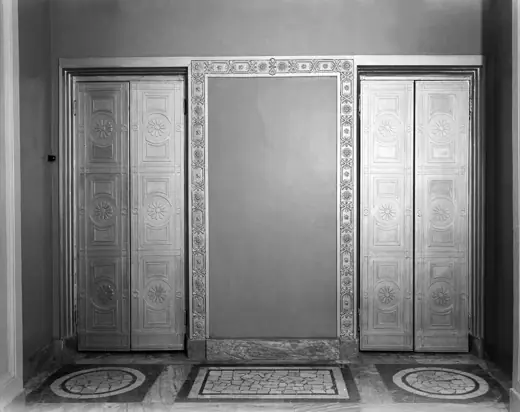 Photo 5: Interior