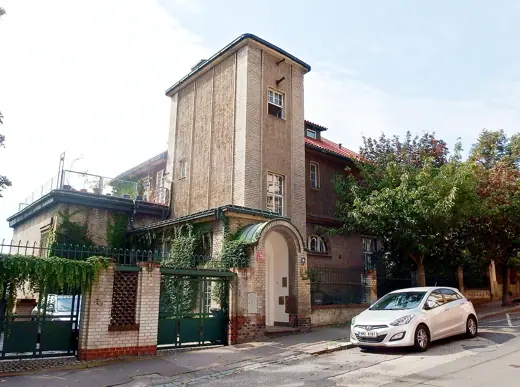 Photo 2: Exterior