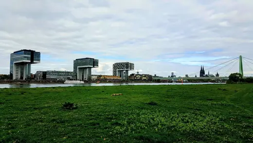 Photo 2: Exterior · Kranhäuser in Köln, Severinsbrücke, Dom, gesehen von der Poller Wiese in Deutz