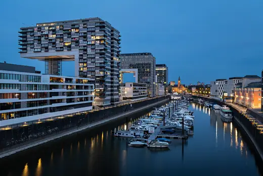 Photo 4: Exterior · Rheinauhafen und Kranhäuser in Köln