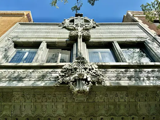 Photo 4: Exterior