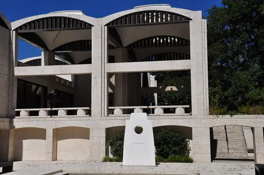 Photo 2: Exterior